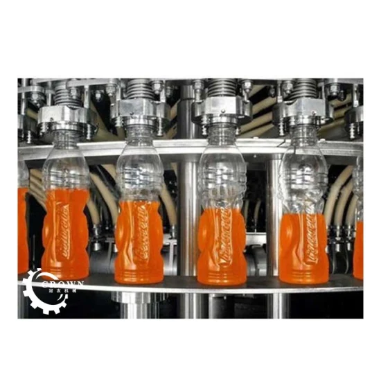 Imbottigliatrice automatica in plastica per succo d'arancia fresco su piccola scala